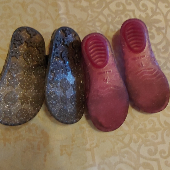 Set of 2 size 7 Jelly Shoes - Picture 3 of 3